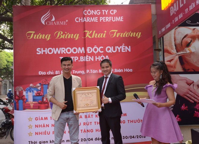 ceo nuoc hoa charme: no luc de nguoi viet co thoi quen dung hang viet - 3